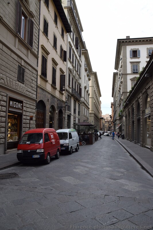 Via dei Calzaiuoli Street shortly after leaving Piazza del Duomo.jpg