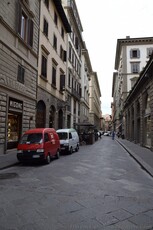 Via dei Calzaiuoli Street shortly after leaving Piazza del Duomo.jpg
