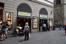 Coronas Cafe on Via dei Calzaiuoli Florence.jpg