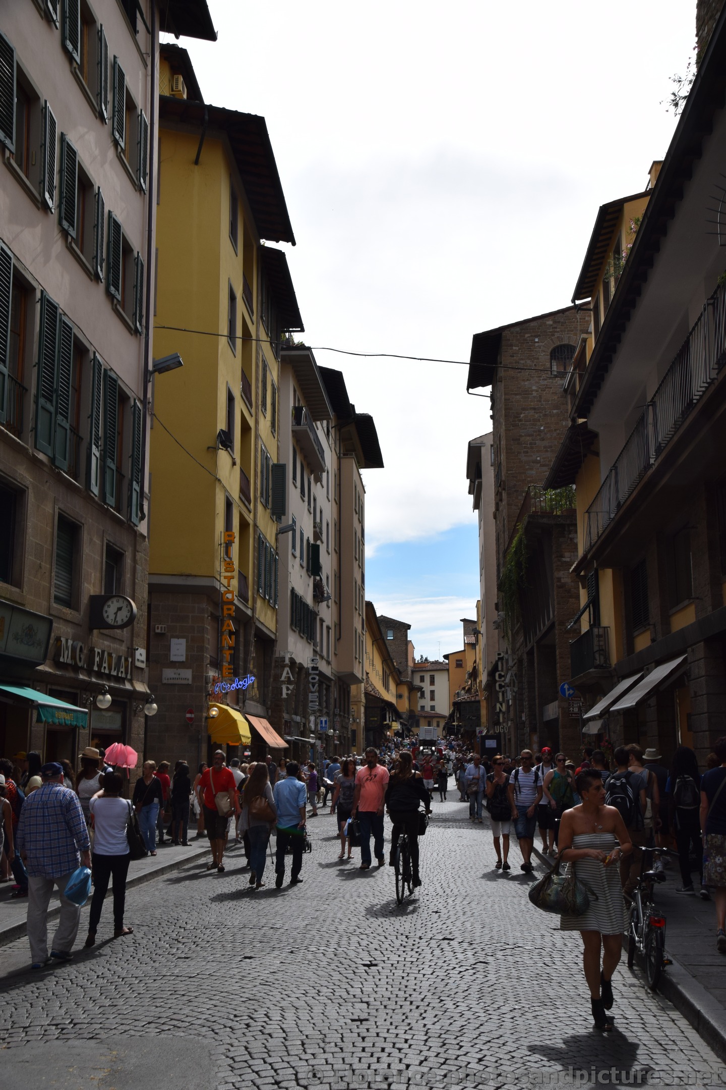 Via Por Santa Maria and Via Lambertesca in Florence.jpg