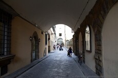Tunnel on Via dei Georgofili near Via dei Girolami.jpg