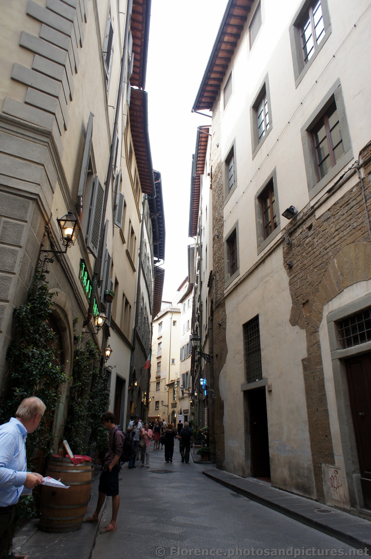 Via Lambertesca looking west near Via dei Georgofili.jpg