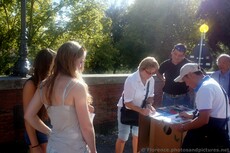 Asian Artist attracts a crowd on Lungarno della Zecca Vecchia.jpg