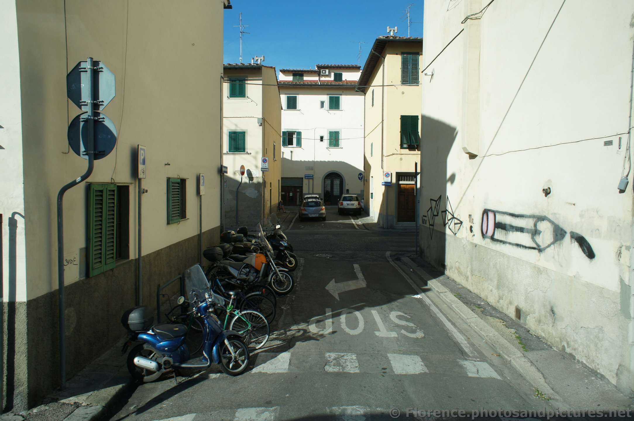Via del Sansovino looking towards Via Baccio Bandinelli in Florence.jpg