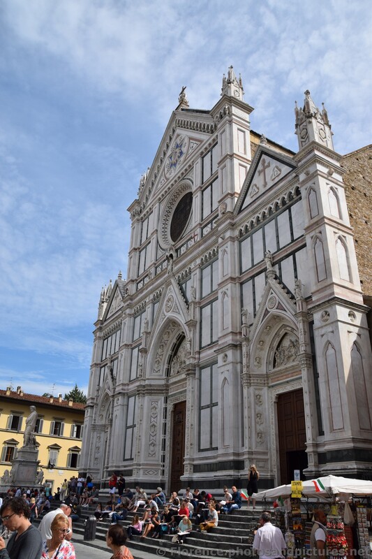 Basilica of Santa Croce Side View.jpg