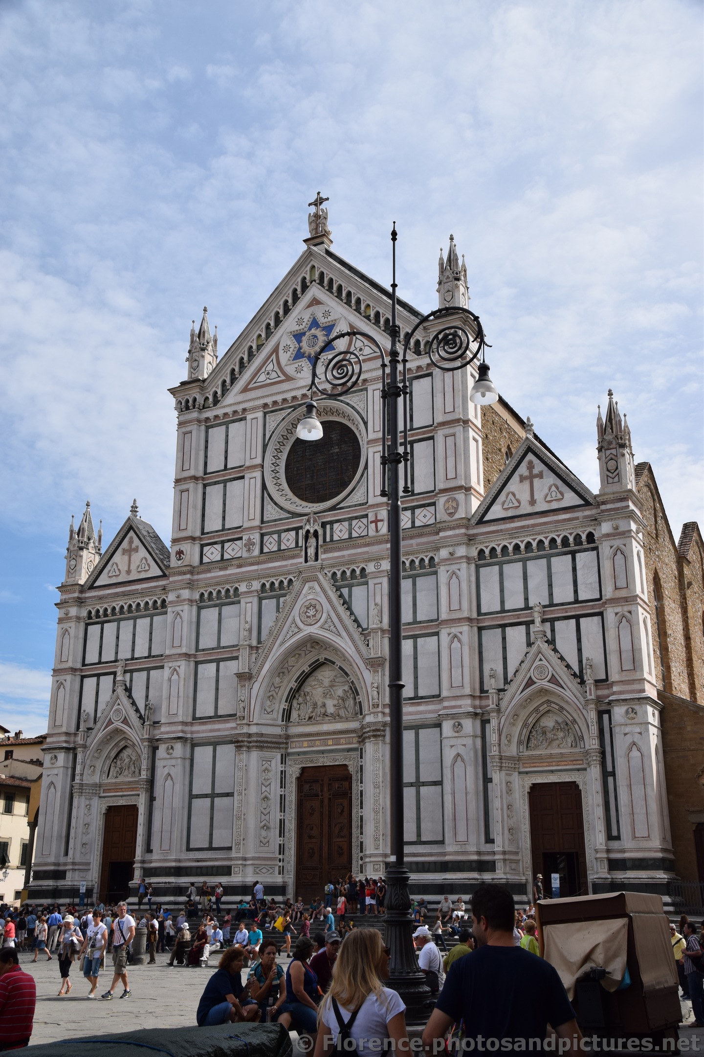 Frontal view of Santa Croce Basilica in September 2014.jpg