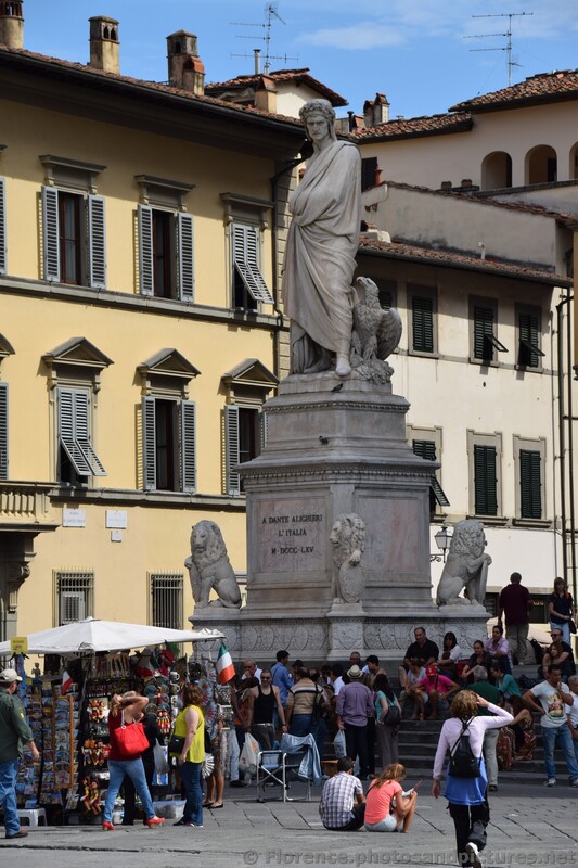 A Dante Alighieri Statue at Piazza Santa Croce.jpg