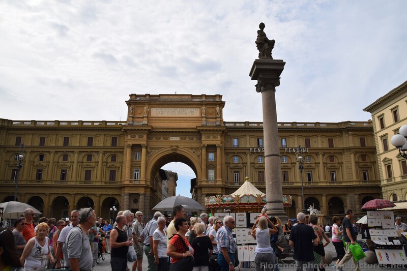 Arch of Piazza della Republicca & The Column of Abundance.jpg