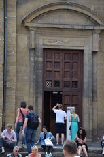 Entrance to Basilica of San Lorenzo in Florence.jpg