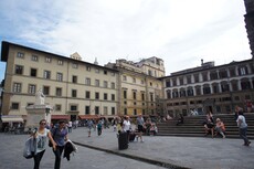 Piazza di Madonna degli Aldobrandini next to Basilica of San Lorenzo.jpg