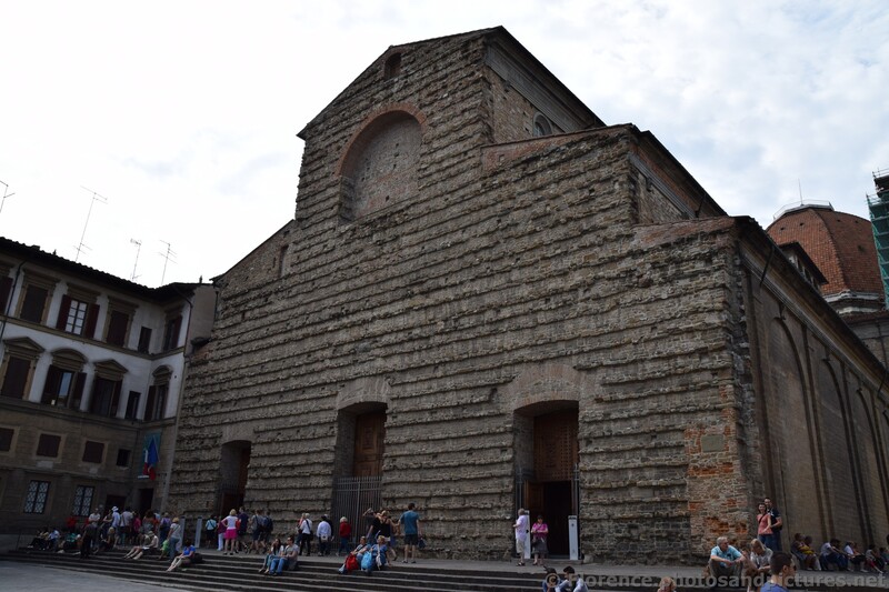 Main Facade of Basilica of San Lorenzo in Florence.jpg