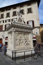 Statue of Giovanni delle Bande Nere aka Lodovico de Medici at Piazza of Basilica di San Lorenzo.jpg