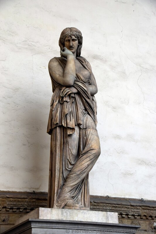 Thusnelda Statue at Piazza della Signoria.jpg