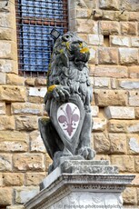 Lion Statue with Shield of Florence in front of Palazzo Vecchio.jpg