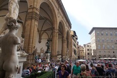 Looking West on Piazza della Signoria.jpg