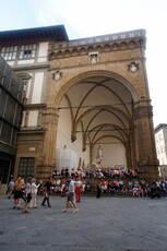 Side view of Loggia dei Lanzi.jpg