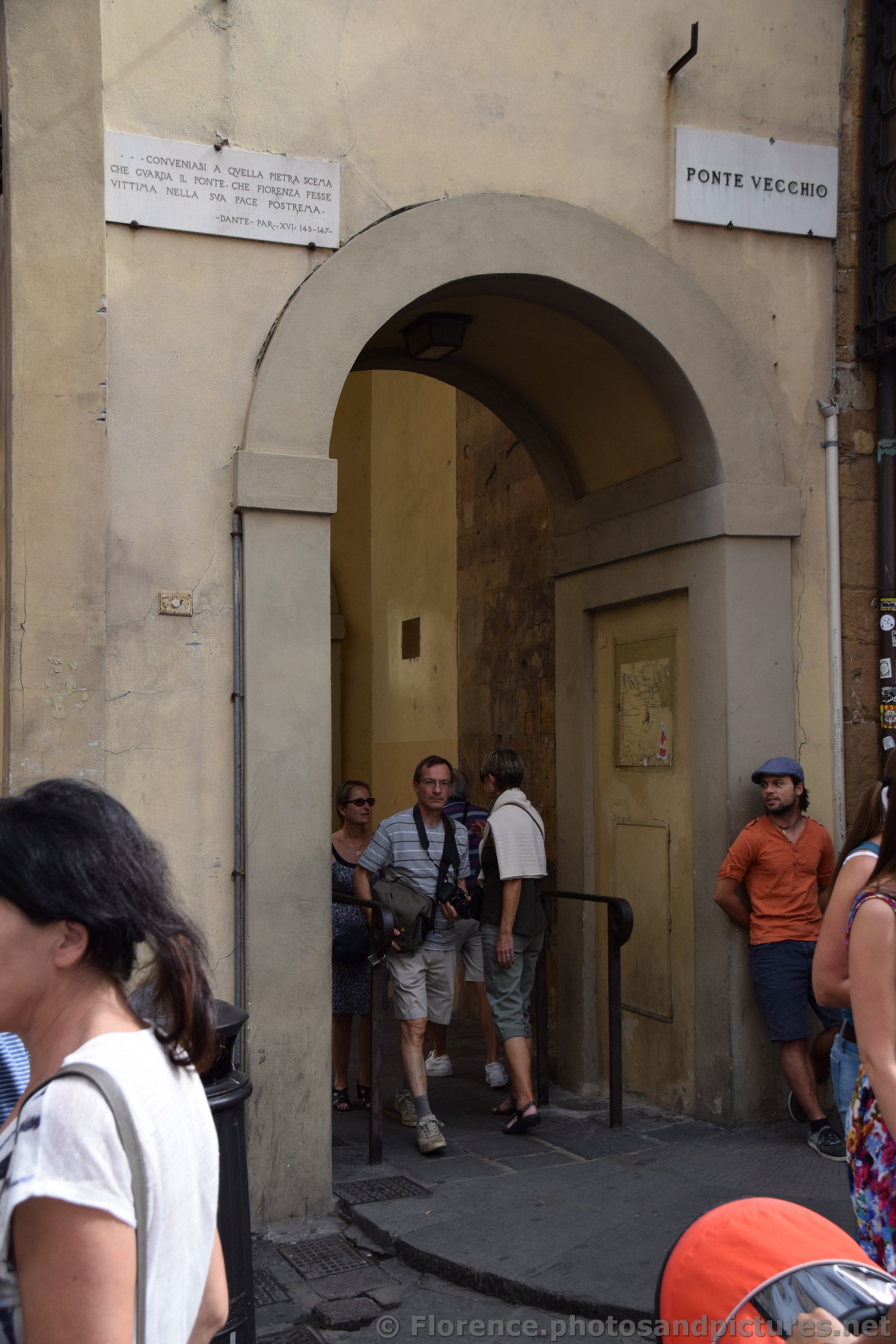 Ponte Vecchio Sidewalk Entrance.jpg