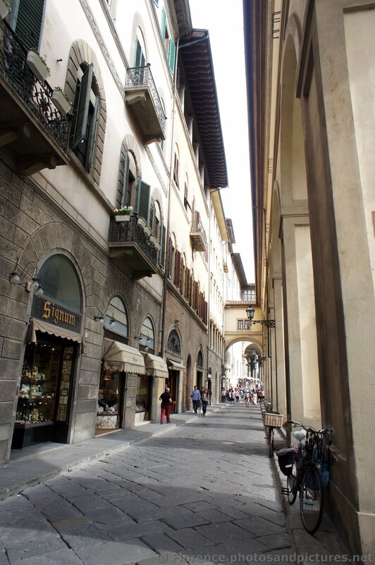 Lungarno Anna Maria Luisa de' Medici Street near Pointe Vecchio.jpg