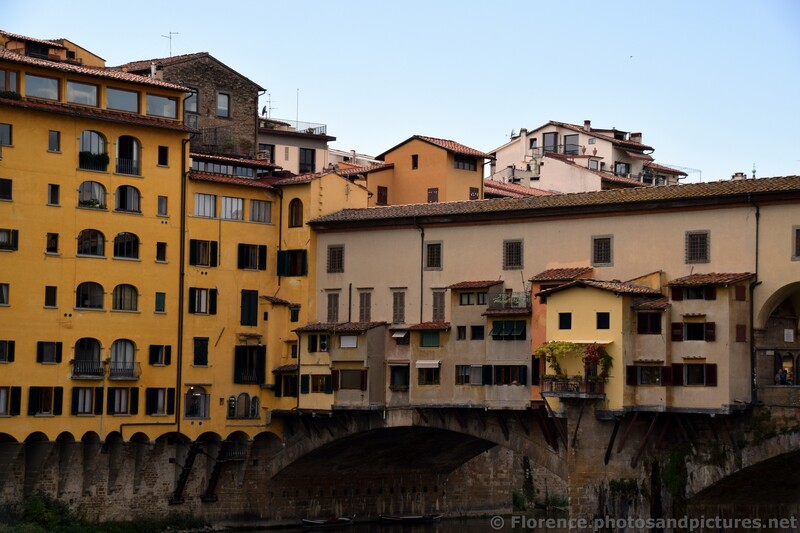 Ponte Vecchio and Southern side of Florence across from Arno.jpg