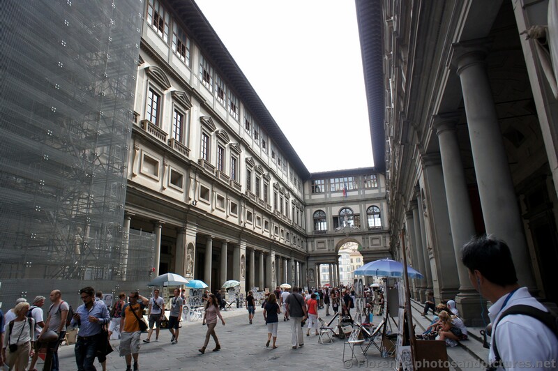 Piazzale degli Uffizi of Florence Italy.jpg