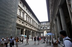Piazzale degli Uffizi of Florence Italy.jpg