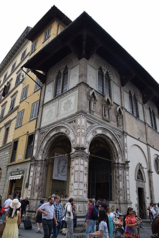 Florence Tourist Information Center at Piazza del Duomo.jpg